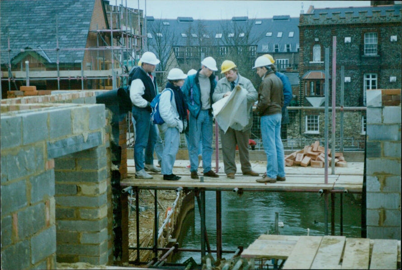 Twelve Oxford Polytechnic students visit Lovell Homes Southern's Waterman's Reach. - Vintage Photograph