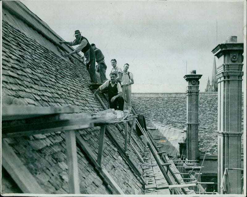 Slaters at work re-roofing the Examination Schools in Oxford. - Vintage Photograph