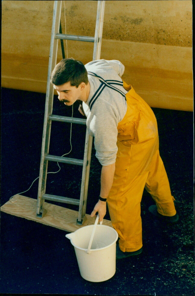 Farmoor Reservoir assistant biologist Mark Butler prepares to take samples for analysis. - Vintage Photograph