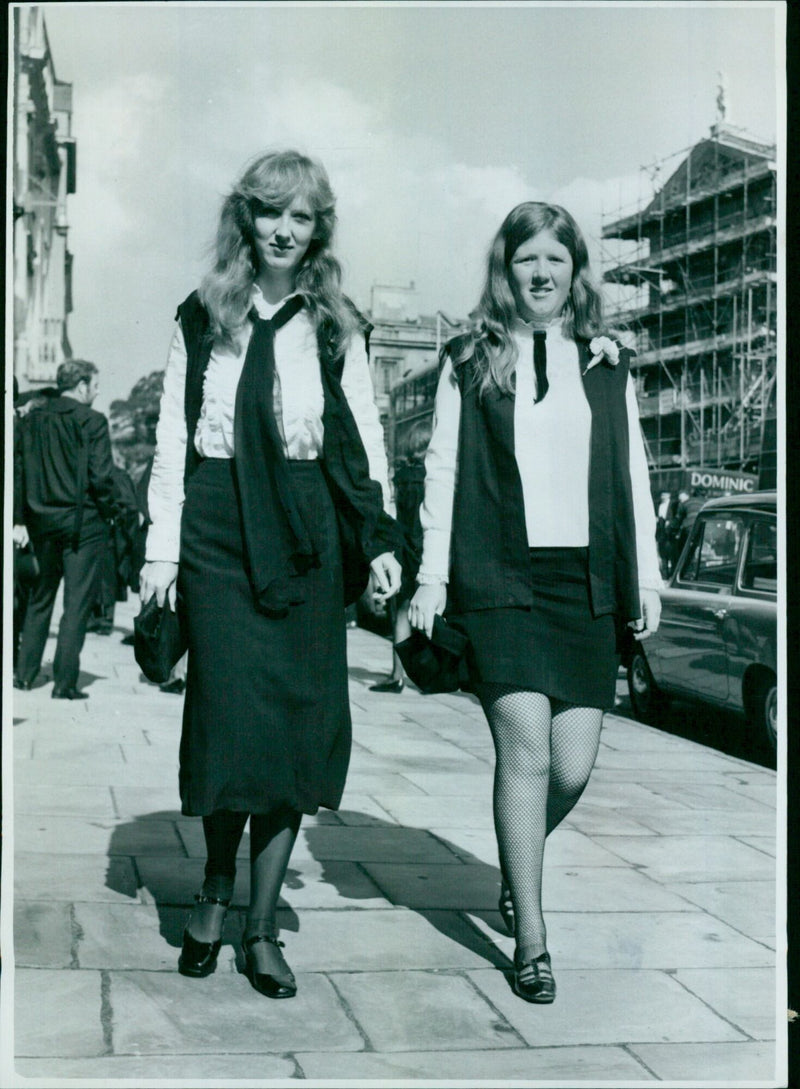 Students gather to celebrate their graduation at Oxford University. - Vintage Photograph