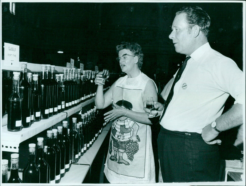 Steward Albert Wright and Mrs. M. Morley judging a wine festival at Thamenwine Circle. - Vintage Photograph