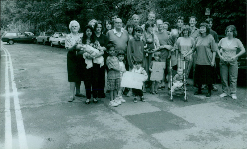 Residents of Upper Fisher Row, Oxford, protest against cars parking in their street. - Vintage Photograph