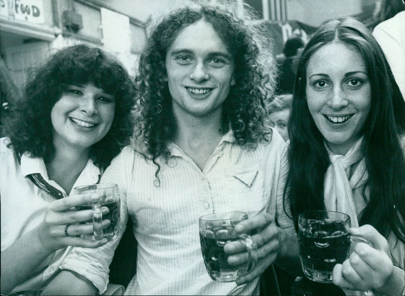 Beer lovers sample a variety of real ales on tap at Oxford's first beer festival. - Vintage Photograph