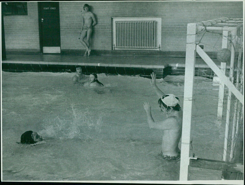 Oxford University water polo team practices at the Temple Cowley Swimming Baths. - Vintage Photograph