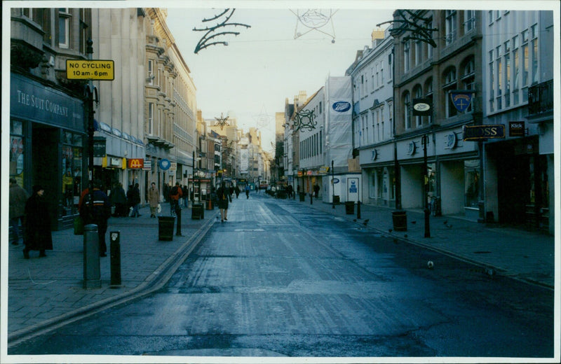 Oxford City Centre remains quiet during the traditional Bank Holiday Monday sales. - Vintage Photograph