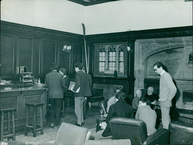 Students of the Oxford Union debating society gather in the lounge for a meeting. - Vintage Photograph