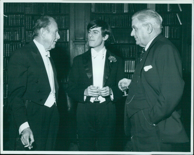 Lord Boothby and Beverley Nichols chatting with the Union President at the Oxford Union. - Vintage Photograph