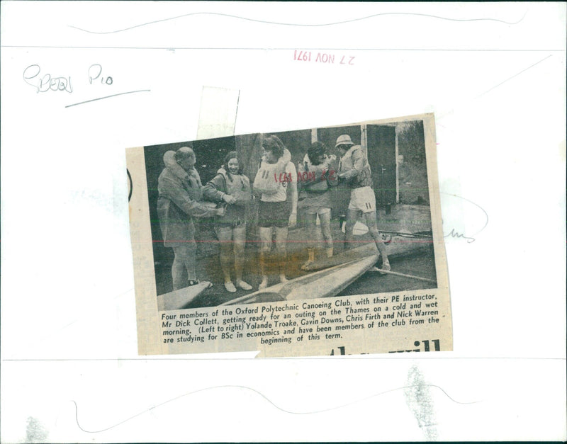 Four members of the Oxford Polytechnic Canoeing Club prepare for an outing on the Thames. - Vintage Photograph