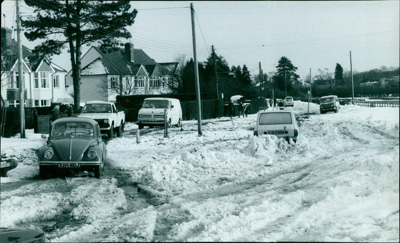 Cumnor village blocked off due to heavy snowfall. - Vintage Photograph