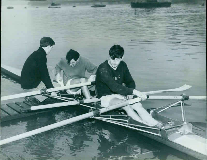 Two Oxford scullers arrive in Putney after rowing 104 miles. - Vintage Photograph