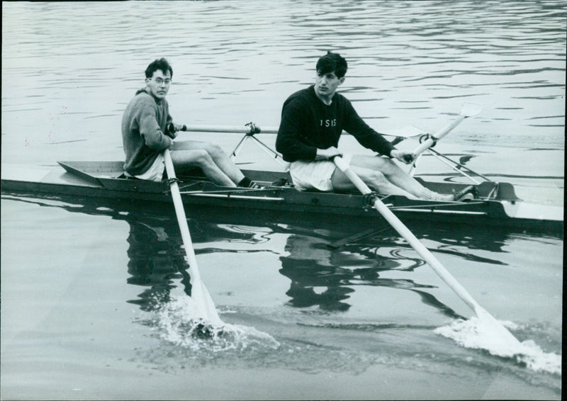 Two Oxford scullers row 104 miles to Putney - Vintage Photograph