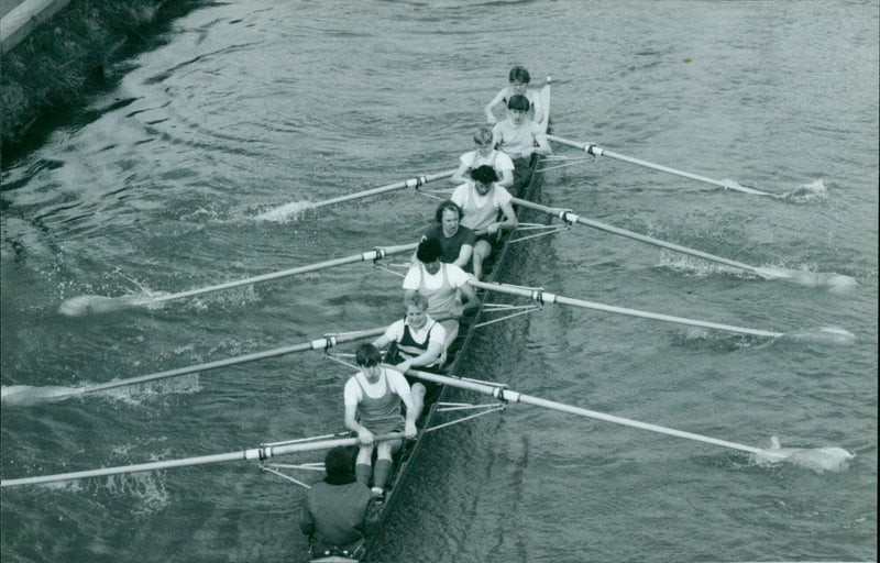 Crews from Wadham 3 take to the river during the first day of the Oxford University Torpids. - Vintage Photograph