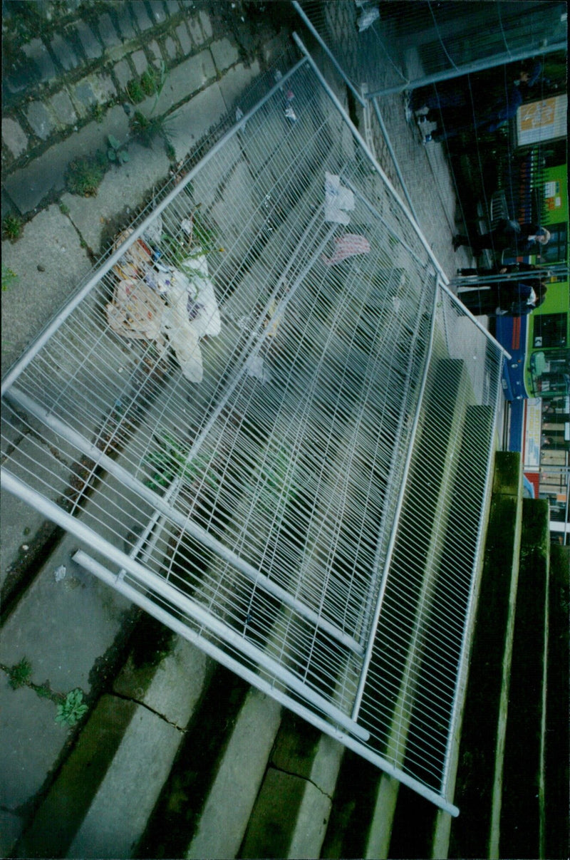 Oxford Martyrs Memorial showing a pile of rubbish. - Vintage Photograph