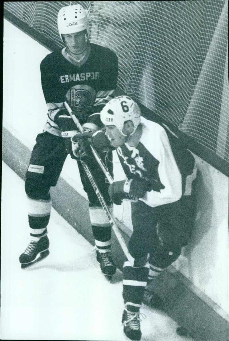 Oxford Dow's Paul Vaaler playing ice hockey. - Vintage Photograph