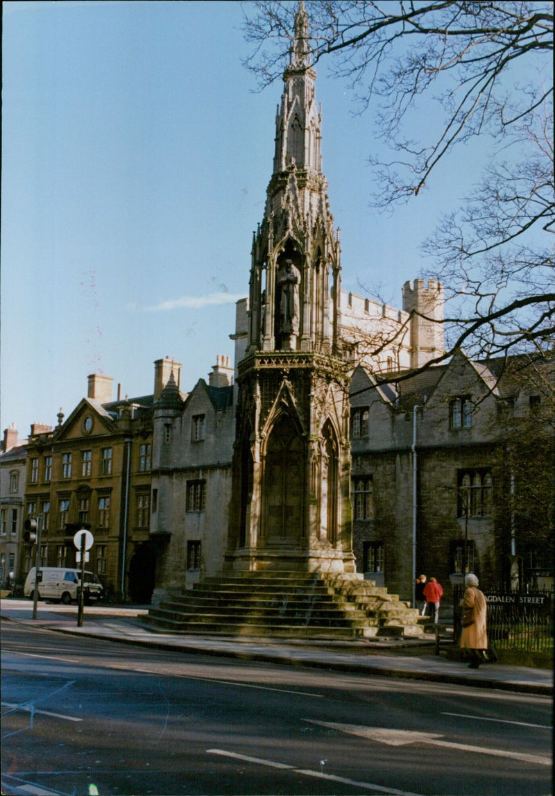 A view of the Martyrs Memorial in Oxford. - Vintage Photograph