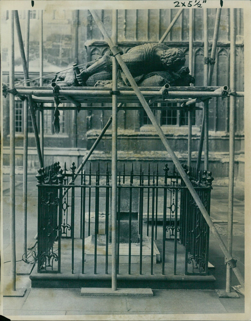 The Earl of Pembroke lies in readiness for execution in Oxford University's Schools Quadrangle. - Vintage Photograph