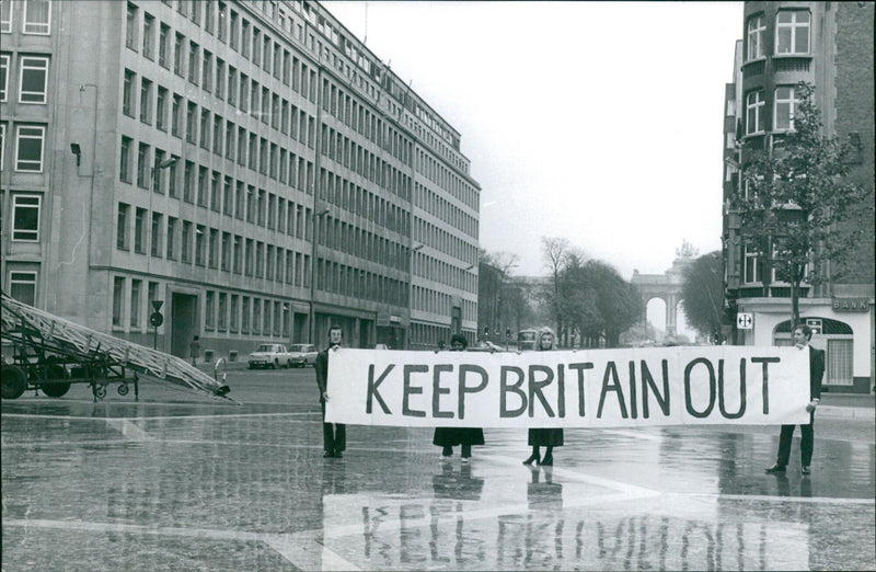 Demonstrators gather in Stockholm, Sweden on November 11, 1970 to protest against Britain's entry into the European Economic Community. - Vintage Photograph