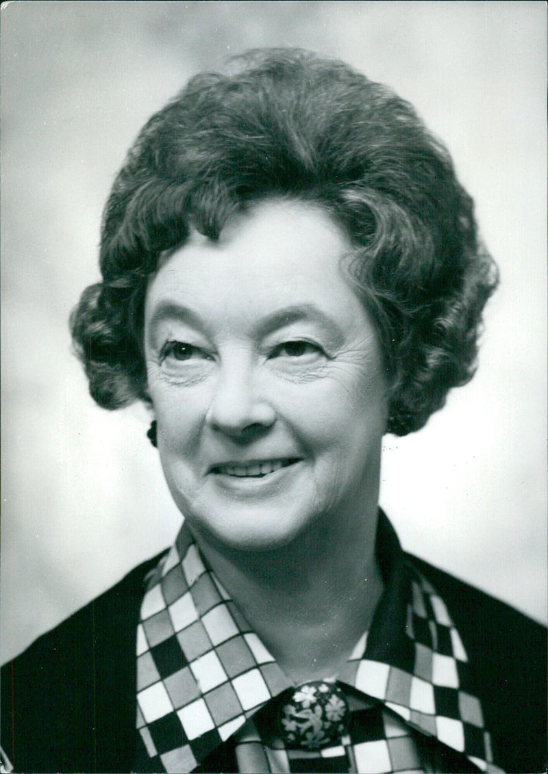 British Politicians Dame Evelyn Dennington MBE and the Chairman of the Transport Committee of the Greater London Council (GLC) pose for a camera press photo in August 1975.  Photographer: Bassano, London. - Vintage Photograph