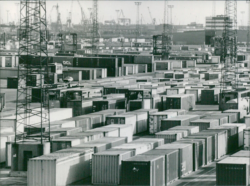 The container terminal in Hamburg, measuring 1.5 million square metres, is the most modern in Europe. Despite handling 6% fewer goods in 1982, it had a turnover of 4.3 million tonnes. - Vintage Photograph