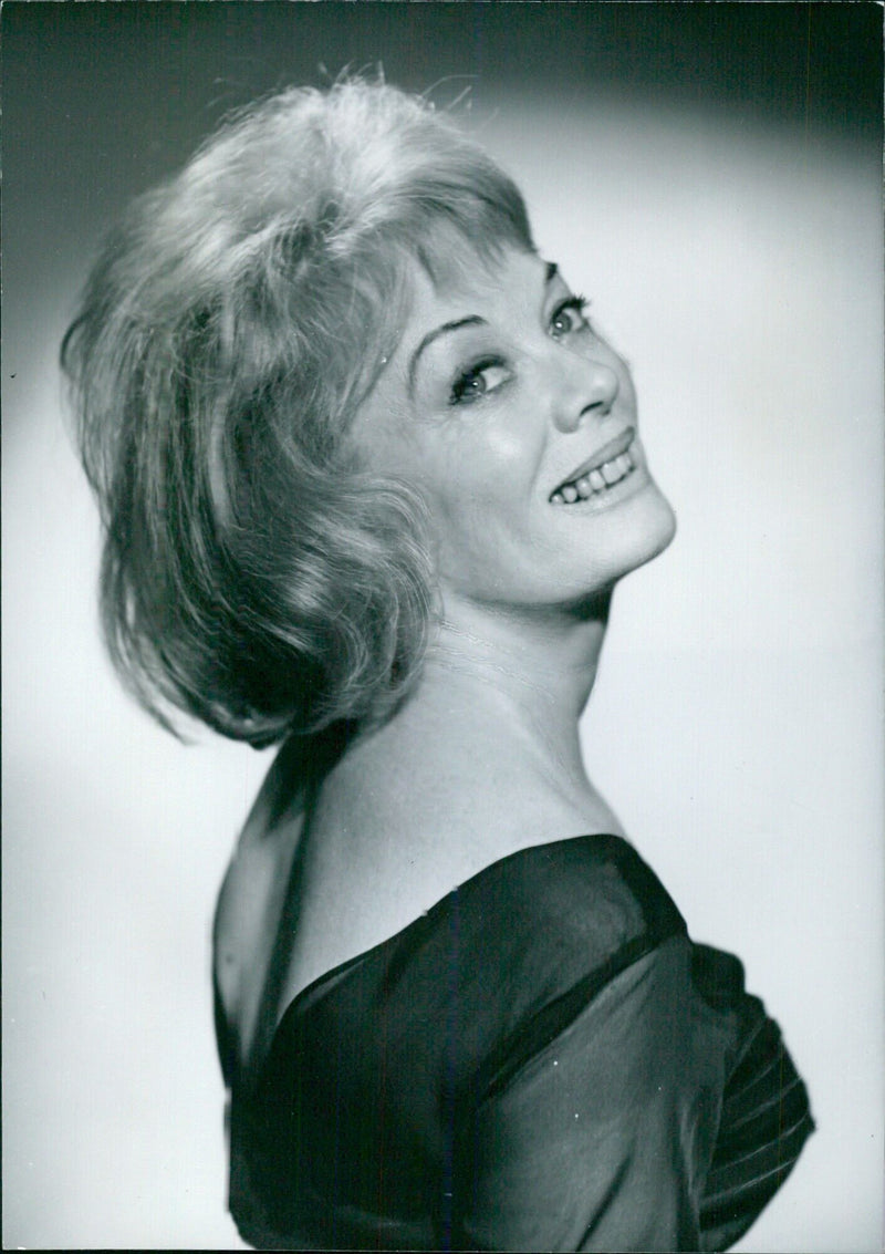 British actress Carol Coombe poses for a portrait study by photographer Vivienne in 1959. - Vintage Photograph