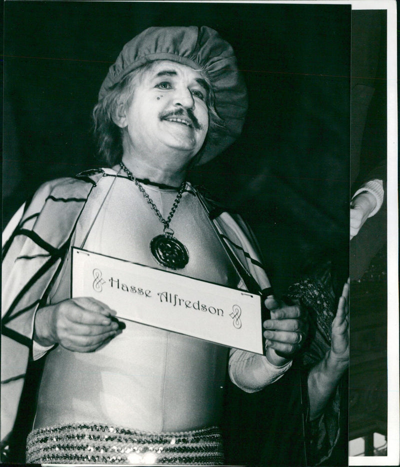 On Monday, Göteborgs-Posten's Diploma for Sweden's Funniest Artist 1962 was presented to Hasse Alfredsson by Hagge Geigert. - Vintage Photograph