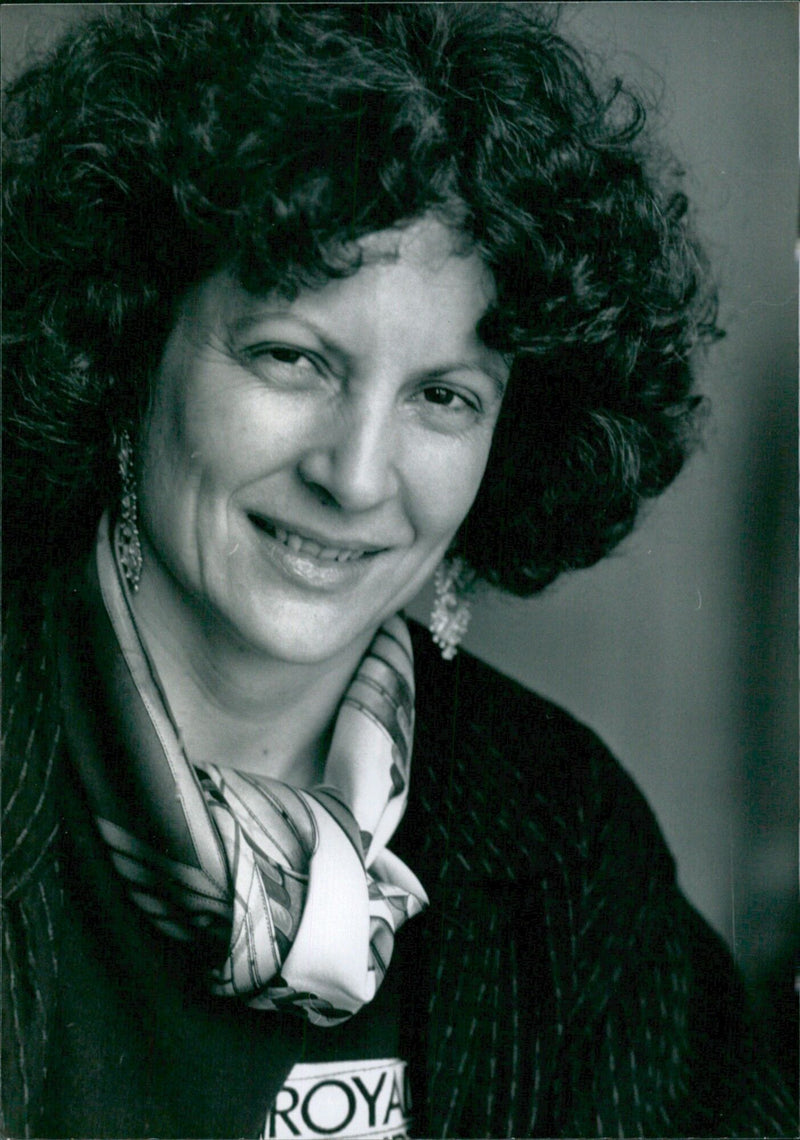 Award-winning playwright Timberlake Wertenbaker poses with her Olivier award for her 1988 play "My Country's Good" at the Royal Court Theatre in London. - Vintage Photograph