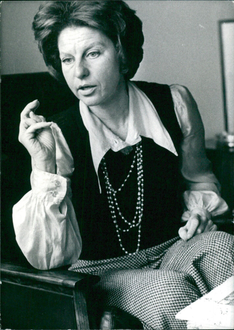 Mrs. Charlene Garry, founder and head of Basilisk Press, poses with her first book, an exact reproduction of the Kelmscott Chaucer, in London, 1974. - Vintage Photograph