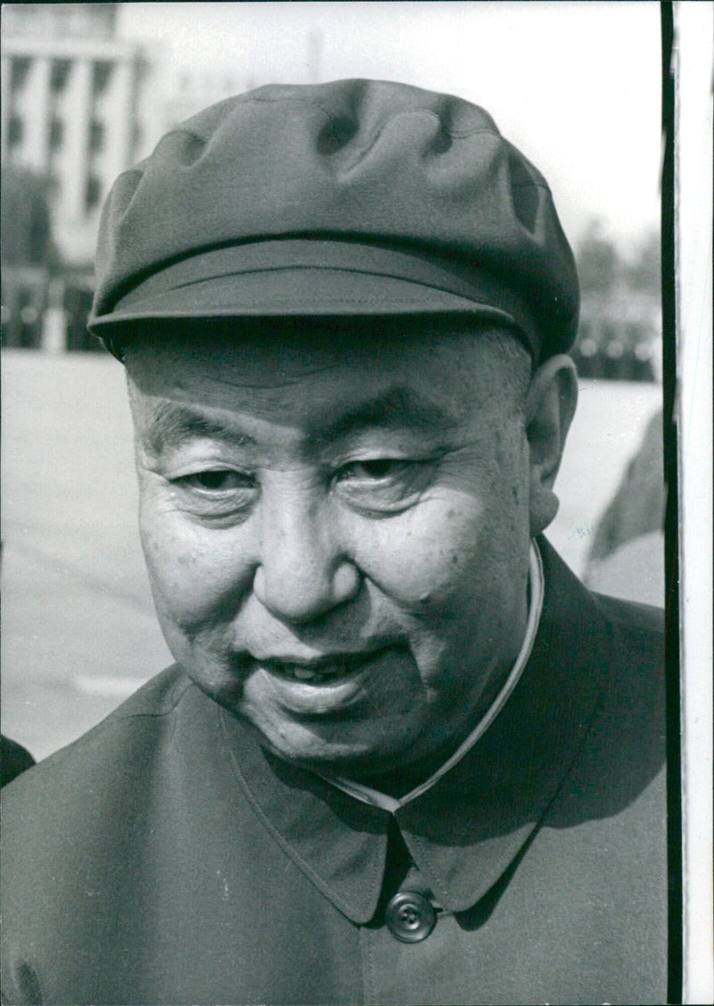 Chinese Leaders Hua Kuo-Feng and Camara Press London's 25592-10 (67) pictured at the Chinese Communist Party in April of 1976. - Vintage Photograph