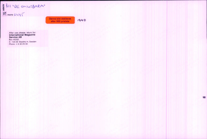 A group of people gather around the "Omutbara" statue in Stockholm to enjoy its beauty in August 2020. - Vintage Photograph