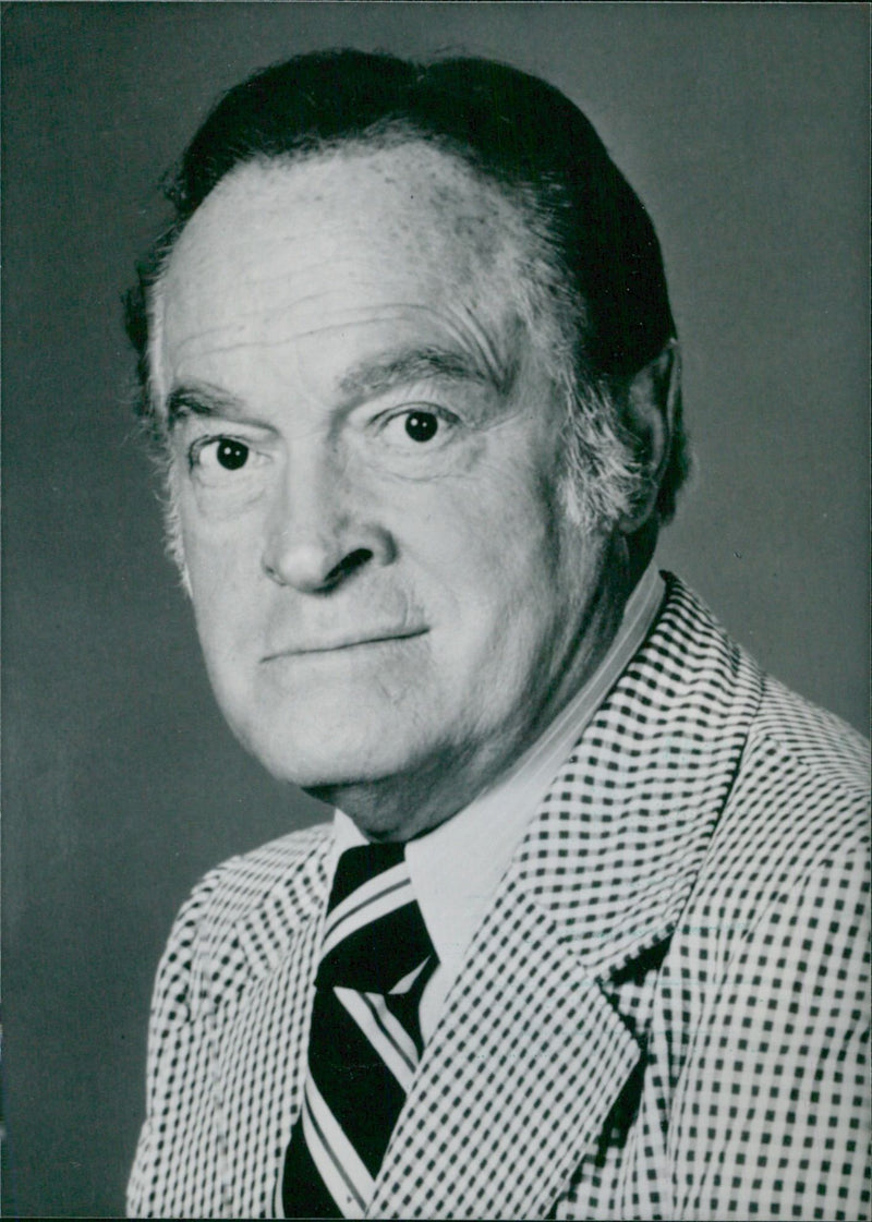 Legendary entertainer Bob Hope poses for a portrait in 1985. - Vintage Photograph