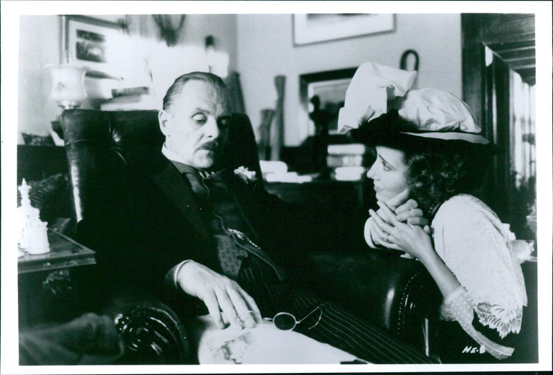 Actor Anthony Hopkins and actress Emma Thompson are seen in a scene from the movie "Howards End" on May 5, 1992. - Vintage Photograph