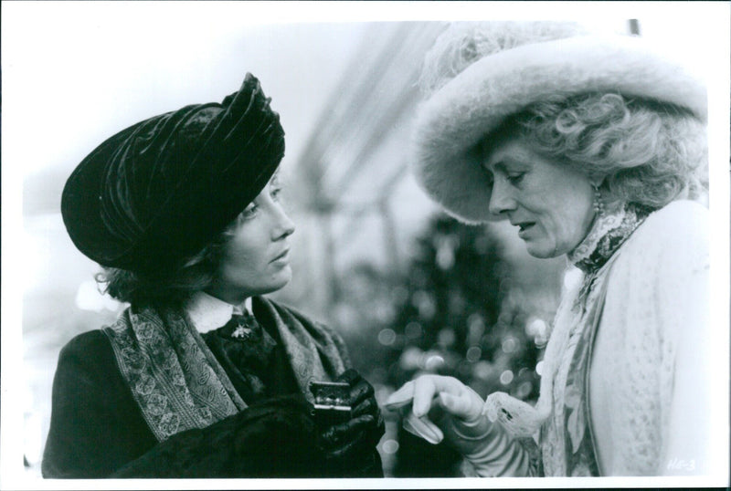 Emma Thompson and Vanessa Redgrave in a scene from the 1992 film "Howards End". - Vintage Photograph