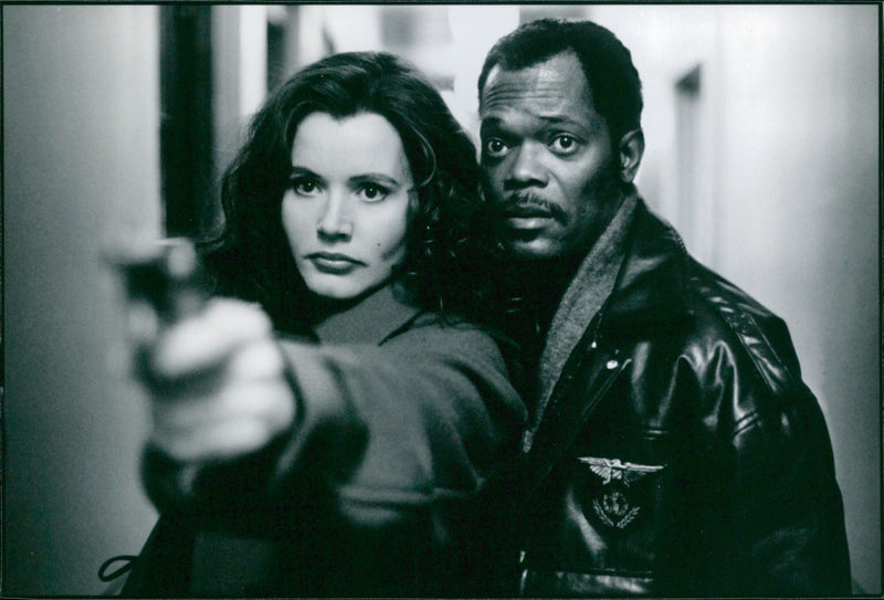 Actors Geena Davis and Samuel L. Jackson share a romantic moment in the film "2.11 56 Long Kiss Goodnight". - Vintage Photograph