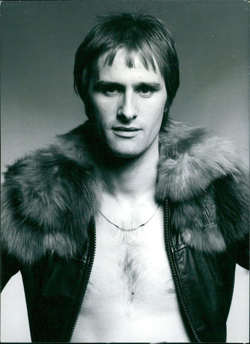 British pop singer Steve Harley of Cockney Rebel poses for a portrait in London, 1973. - Vintage Photograph