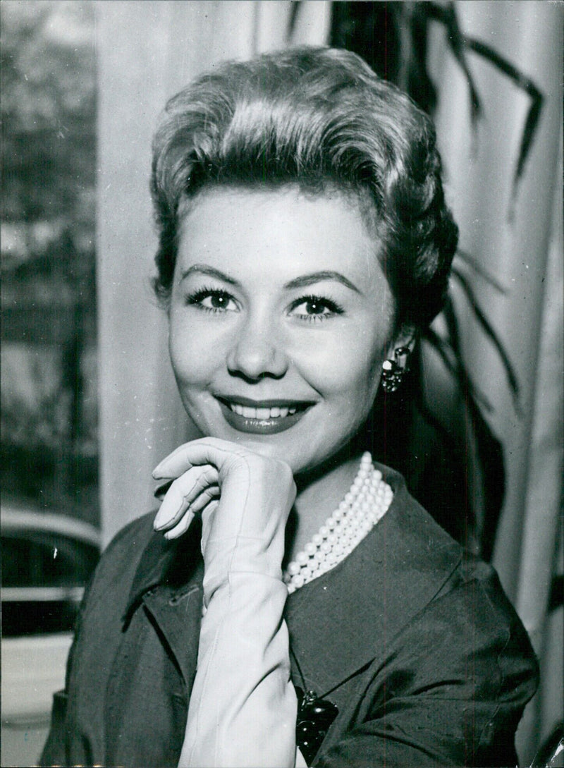 Actress Mitzi Gaynor poses for the Camera Press in London on the set of her new film, South Pacific. - Vintage Photograph