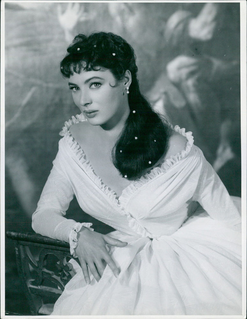 Rita Gam, accompanied by RIDH GAN 5061 1 Fuchs, visits Banegårdsplads 1 in Copenhagen on a sunny day. - Vintage Photograph