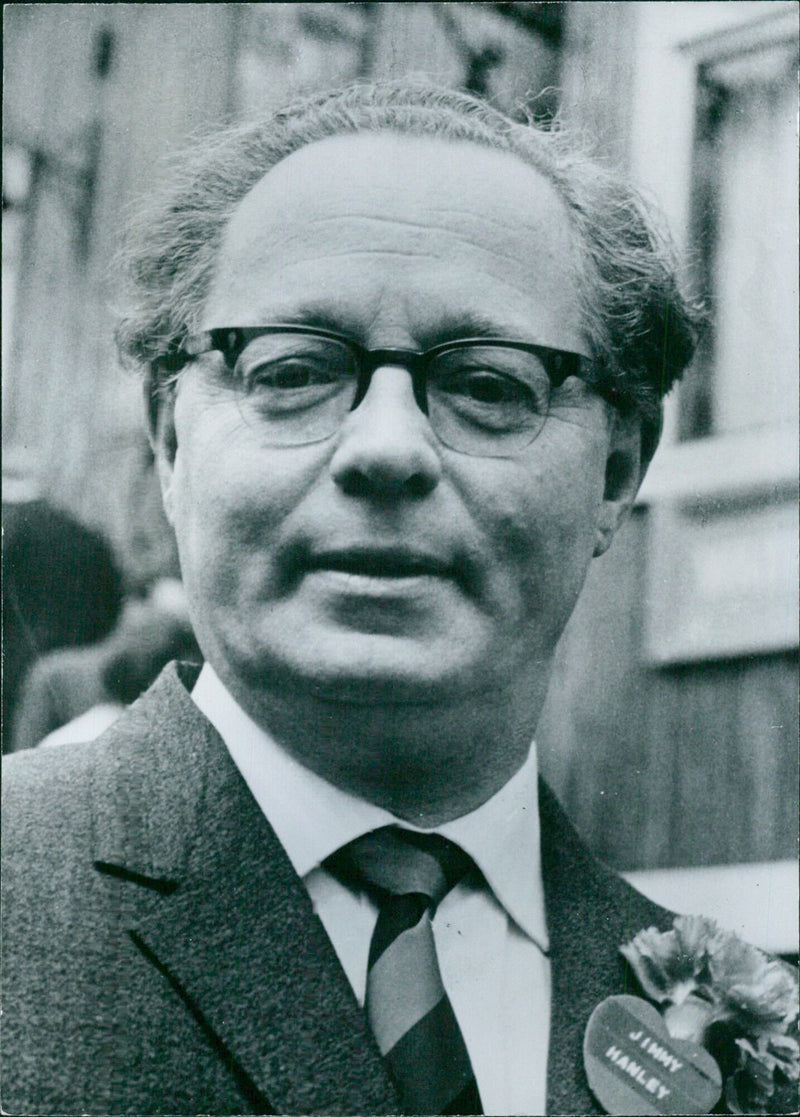 British actor Jimmy Hanley poses for a photograph taken by Alan Hutchinson of Camera Press London in July 1973. - Vintage Photograph