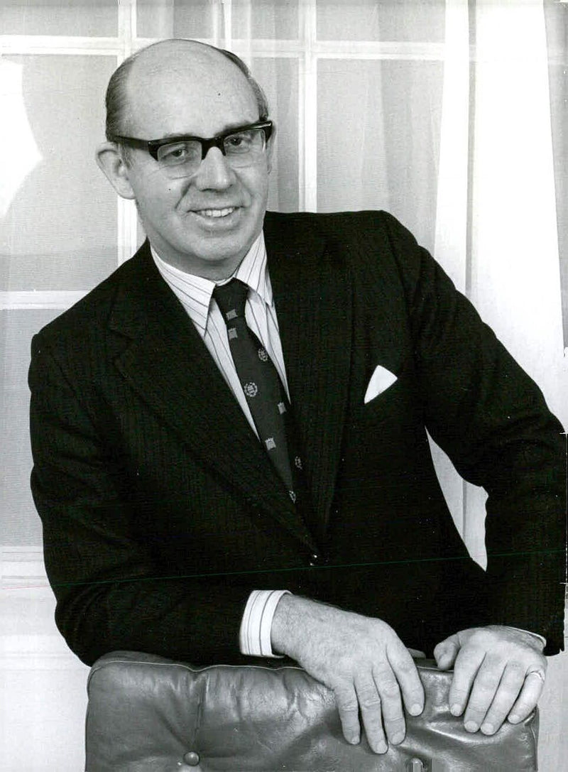 British politician Edward Bishop, M.P., Parliamentary Secretary at the Ministry of Agriculture, Fisheries and Food since 1974, is pictured in 1975. - Vintage Photograph