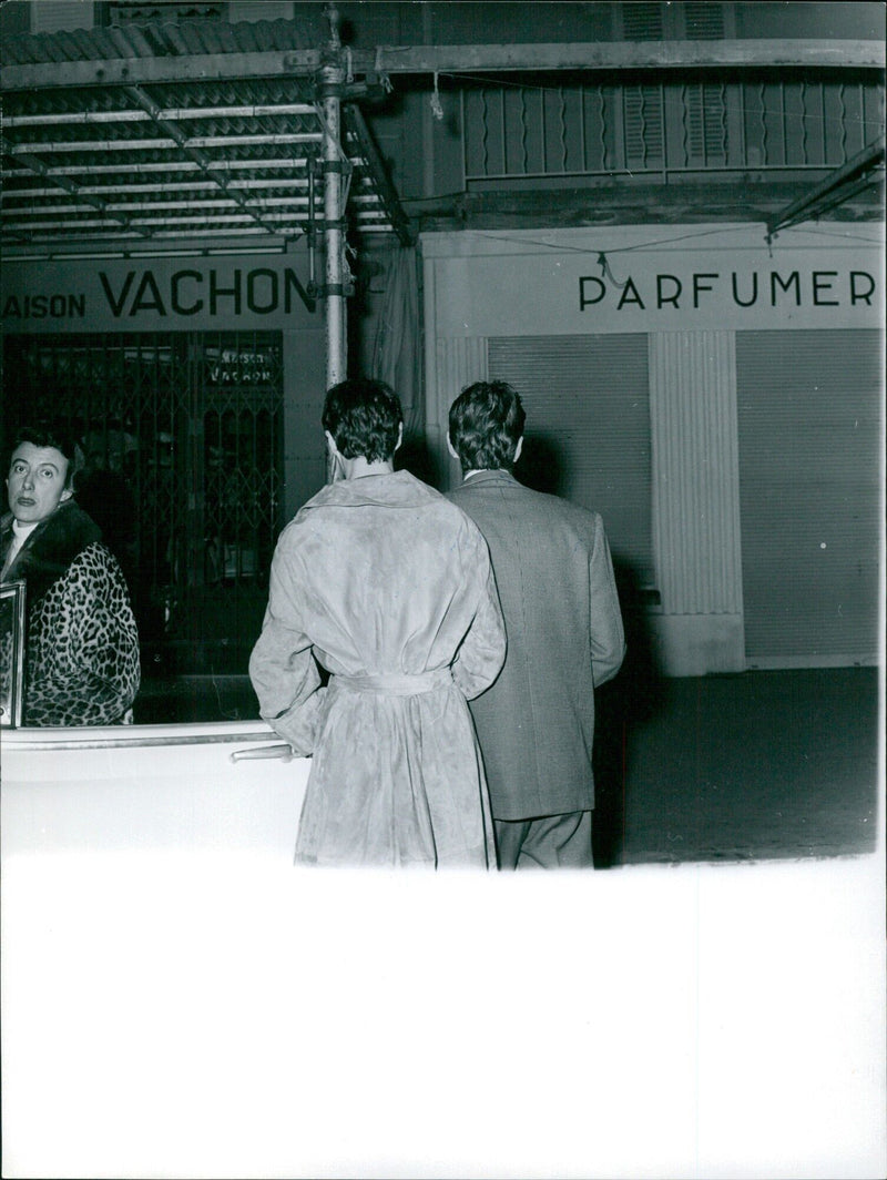 Aison Vachon Misca Parfumer gifts a buffet to two customers in the store located at 51, Rue Pierre-Charron in Paris, France. - Vintage Photograph