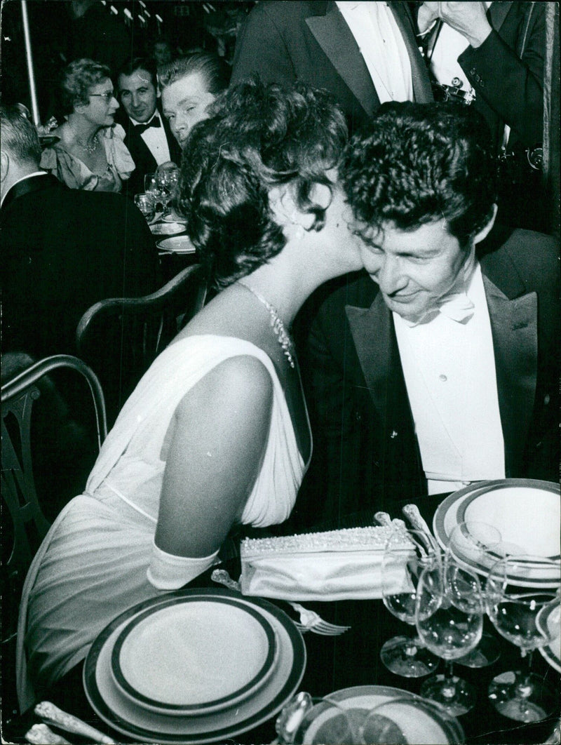 On April 7, 1960, Eddie and Lez enjoyed a ball in Paris, France. - Vintage Photograph