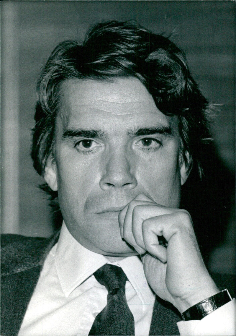 French businessman and television personality Bernard Tapie poses in 1986. - Vintage Photograph