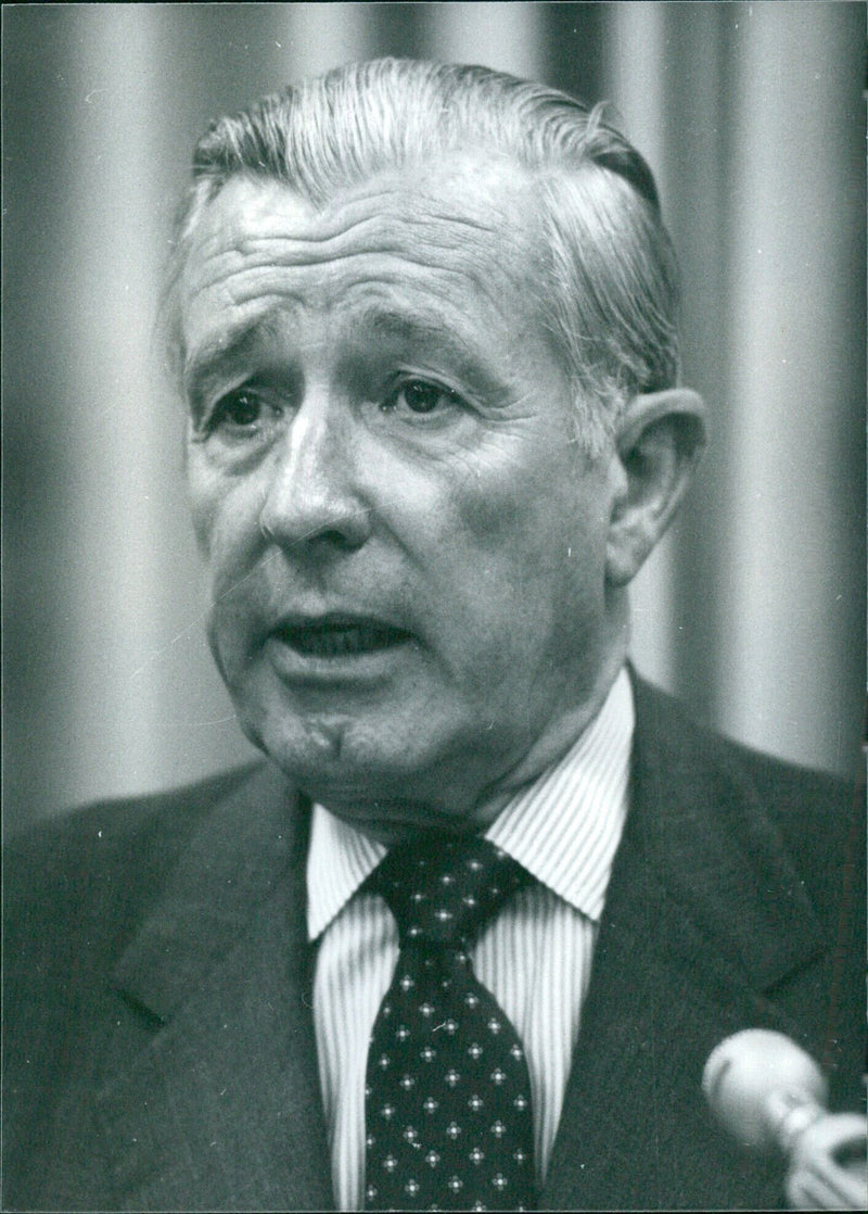 Secretary of the Treasury Donald Regan speaks at a press conference in London on January 28, 1982. - Vintage Photograph