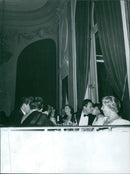 Elisaboon Layiv von Mike Todd poses on the red carpet at the Cannes Film Festival in 1957. - Vintage Photograph