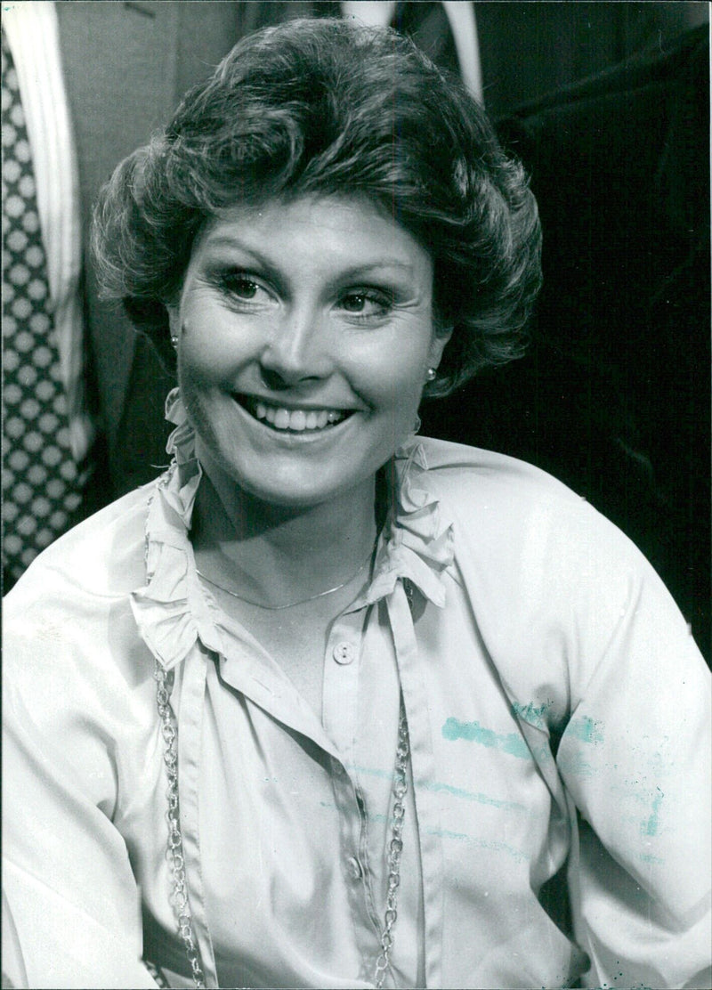 TV personality Angela Rippon poses for a portrait in 1979. - Vintage Photograph