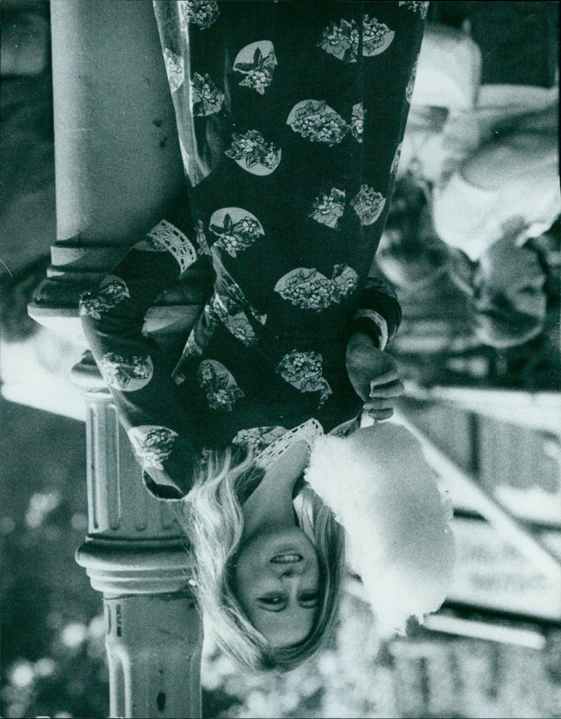 A young woman juggles nine balls at the St. Giles Fair in Oxford. - Vintage Photograph