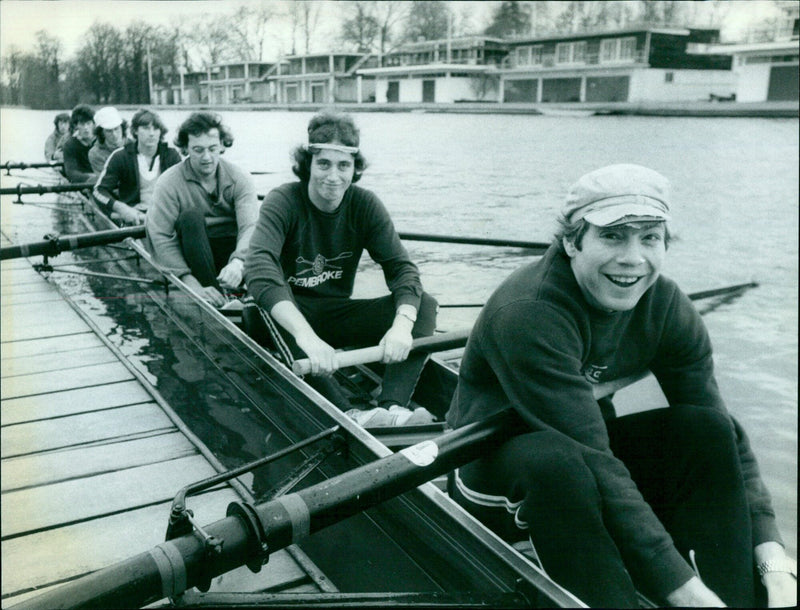 Potential boat race candidates training for the boat race in Oxford. - Vintage Photograph