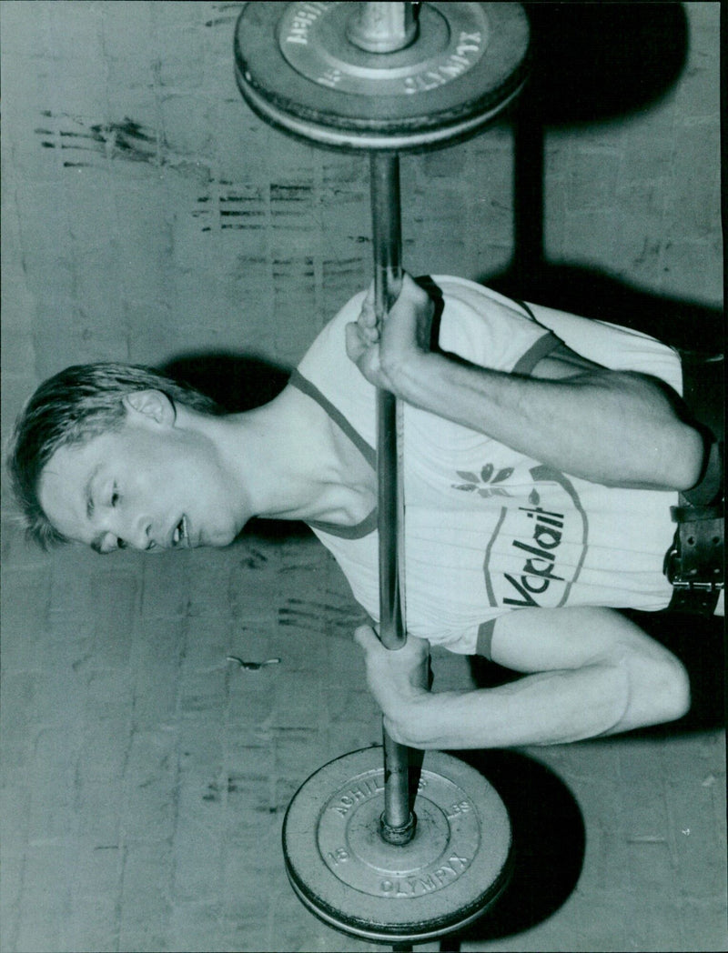 University of Oxford Boat Club crew training in the gymnasium. - Vintage Photograph