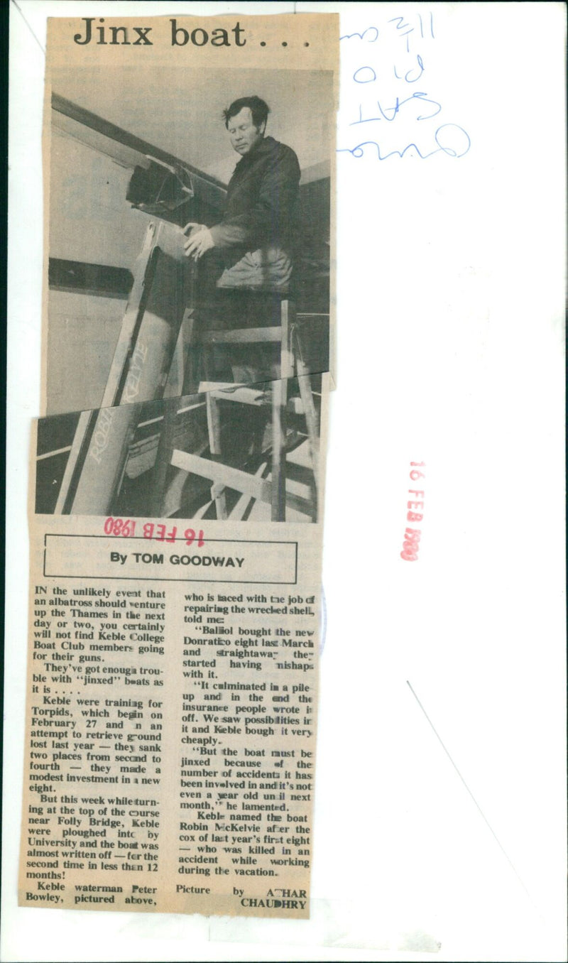 Keble College Boat Club member Peter Bowley repairs a "jinxed" boat after a collision on the River Thames. - Vintage Photograph