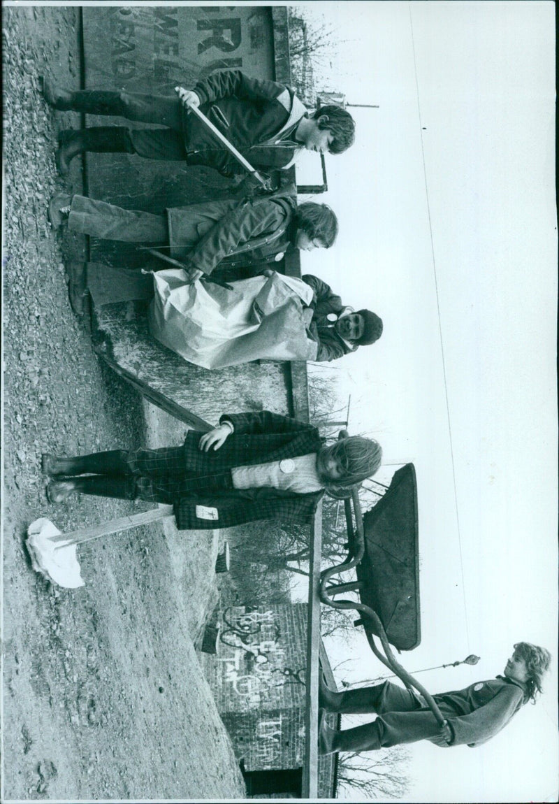 Children clearing rubbish at South Oxford Adventure Playground. - Vintage Photograph