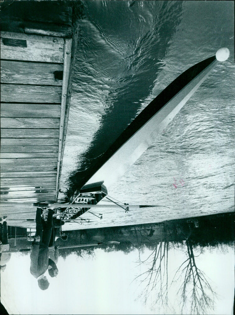 Members of Oxford's crew team row on the Thames River. - Vintage Photograph